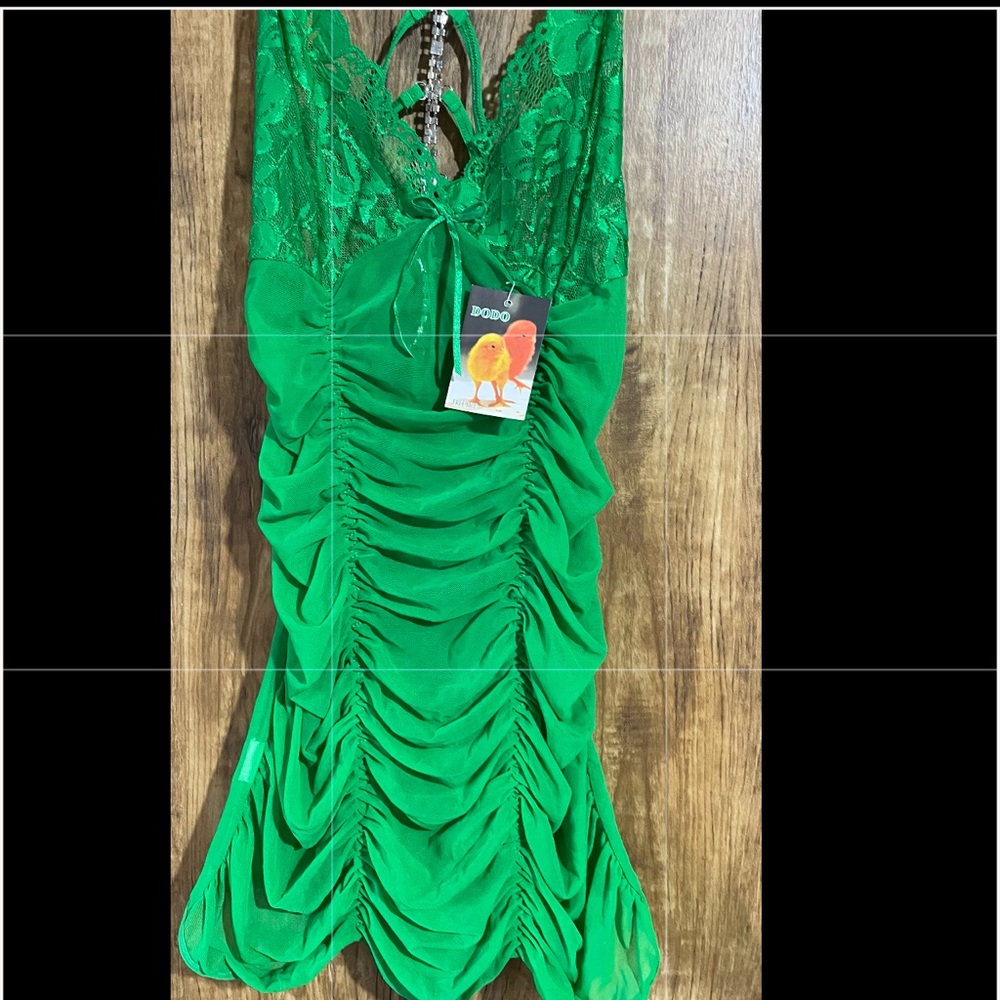 Romantic women sexy contract lace dress with strips on the back